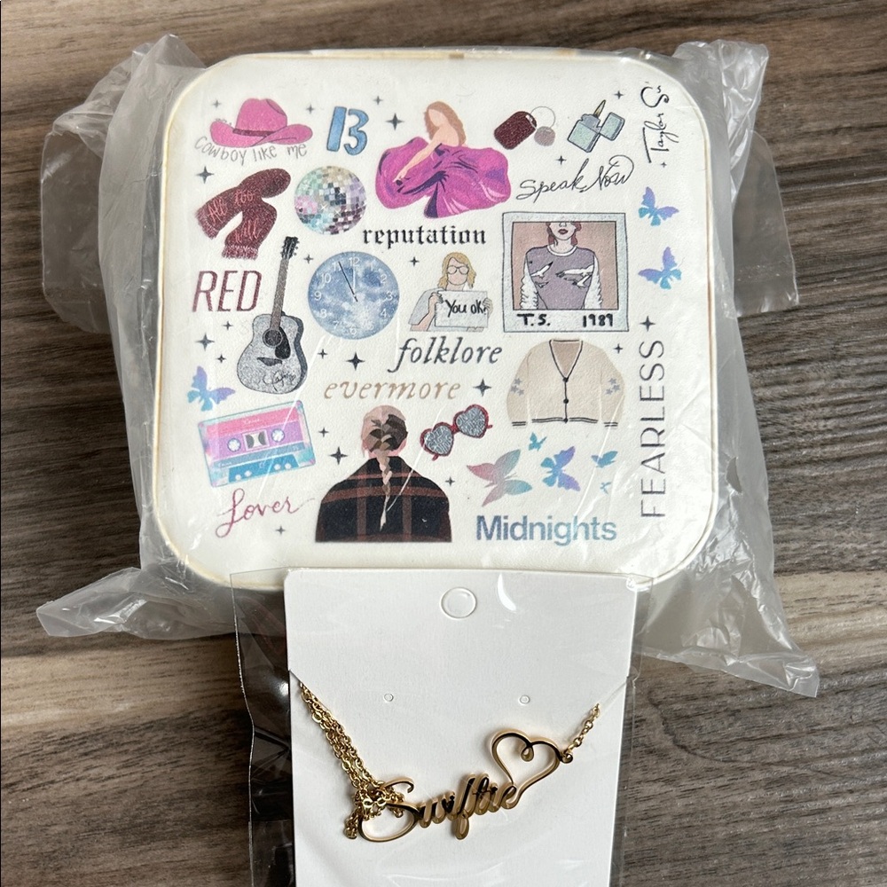 NWT Taylor Swift Jewelry Box with Necklace
